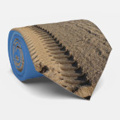 タイヤトラックビーチサンドブルースカイネクタイ ネクタイ (ロール)
