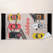 タイヤトレッドマーク付きレースカーパーソナライズされた ビーチタオル (正面)