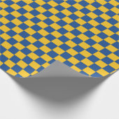 タイルを張られた編まれた青および黄色 ラッピングペーパー (角)