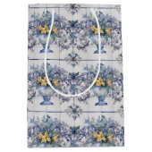 タイルイタリアンブルーとホワイトフローラブライダルシャワー ミディアムペーパーバッグ (正面)