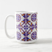 タイルパターンのクローズアップ（ポルトガル） コーヒーマグカップ (左)