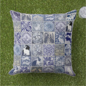 タイルラビットブルーホワイトモザイクパターンヴィンテージ アウトドアクッション (芝生)