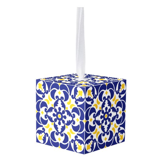 タイル地中海の青と黄色のパターン キューブオーナメント (裏面アングル)