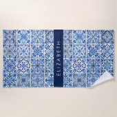 タイル地中海の，ポルトガル語，アズレジョ，あなたの名前 ビーチタオル (正面)