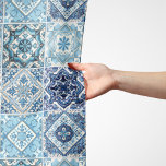 タイル地中海の，ポルトガル語， Azulejo, Majolica スカーフ<br><div class="desc">青エレガントスタイリッシュと白のタイル地中海ので洗練されたパターン。トレンディーモダンギフト、アズレジョの恋人に最適。</div>