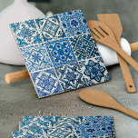 タイル地中海の，ポルトガル語， Azulejo, Majolica タイル<br><div class="desc">青エレガントスタイリッシュと白のタイル地中海ので洗練されたパターン。トレンディーモダンギフト、アズレジョの恋人に最適。</div>