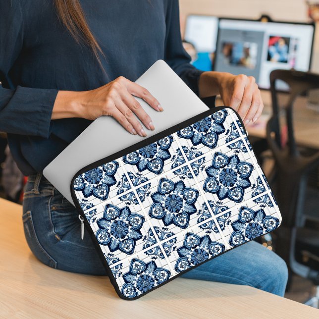 タイル地中海の，ポルトガル語， Azulejo, Majolica ラップトップスリーブ (クリエイターアップロード済み)