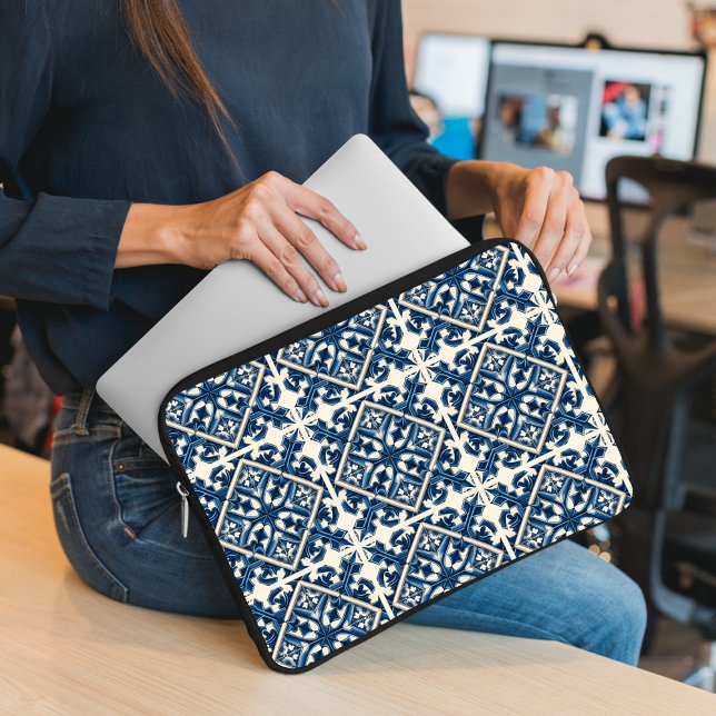 タイル地中海の，ポルトガル語， Azulejo, Majolica ラップトップスリーブ (クリエイターアップロード済み)