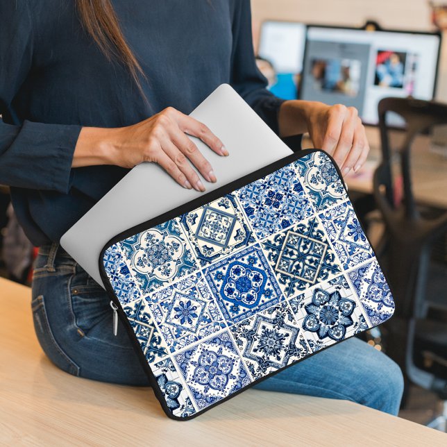 タイル地中海の，ポルトガル語， Azulejo, Majolica ラップトップスリーブ (クリエイターアップロード済み)