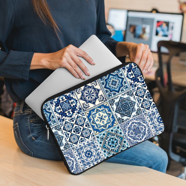 タイル地中海の，ポルトガル語， Azulejo, Majolica ラップトップスリーブ (クリエイターアップロード済み)