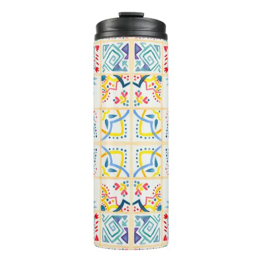 タイル張りの背景にオリエンタルオーナメント。ウォーターコル タンブラー (正面)