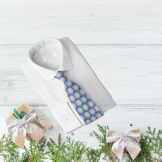 タイル張りバラ状紙スノーフレークを青グラデーションに適用 ネクタイ