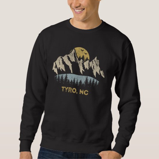 タイロノースカロライナ山サンセットサンライズNC スウェットシャツ (正面)