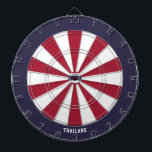 タイ国旗パトリオット・ブルズアイ ダーツボード<br><div class="desc">タイ国旗パトリオットのブルズアイ・ダーツ委員会。狙いを定めるスタイル!この印象的なダーツボードは、中央に非常に微妙に統合された国旗の小さな表示とタイ国旗の色で飾られ、単なるゲーム以上の声明である。あなたはあなたのスローを完成するか、単に友達とおもしろいを持っているかどうか、このダーツボードは愛国心のスプラッシュをしゃれている任意の部屋にもたらす。ブルズアイを打つ準備は？ゲームを始めよう！©世界の国</div>