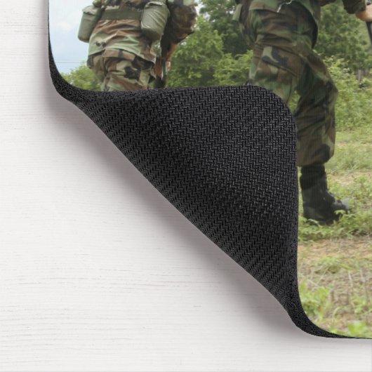 タイ海王室の兵隊はSを確保するために突進する マウスパッド (コーナー)