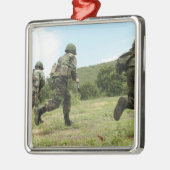 タイ海王室の兵隊はSを確保するために突進する メタルオーナメント (左)