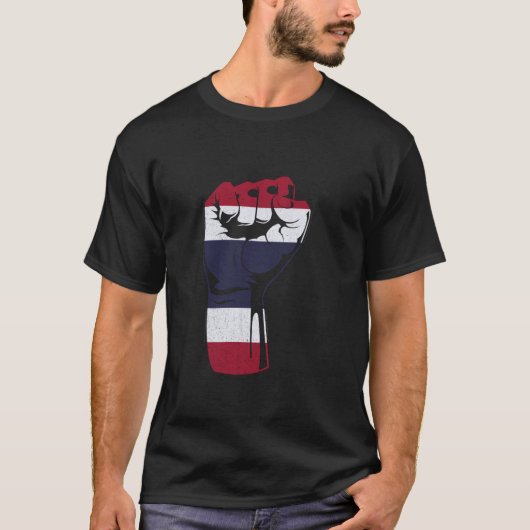 タイ アメリカ タイのルーツ タイの誇り ハンドフィスト タイ Tシャツ (正面)