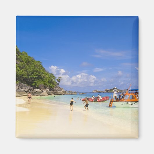 タイ、アンダマン海。～に乗り込む乗客 マグネット (正面)