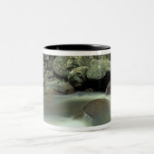 タイ、コサムイ島、熱帯雨林の風景。 ツートーンマグカップ (中央)