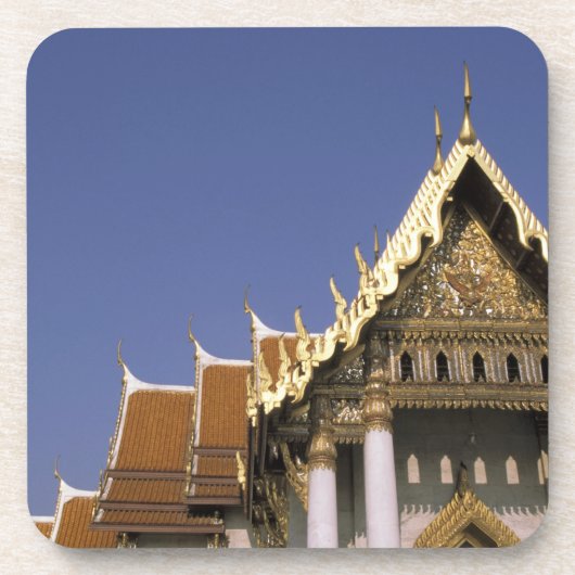 タイ、バンコク。朝の日が反射する コースター (正面)