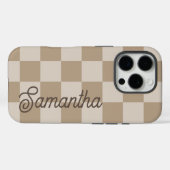 タウペベージュのチェッカースクリプトネーム Case-Mate iPhoneケース (裏面 (横))