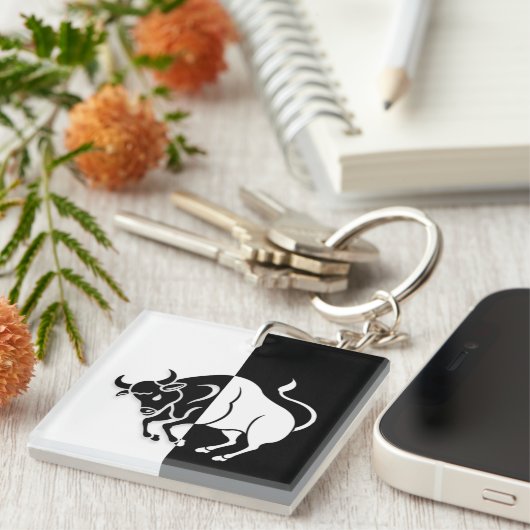 タウラス〔占星術の〕十二宮図サイン、白黒キーチェーン キーホルダー (正面右)
