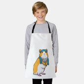 タオルでフィットネスするハムスター エプロン (着用した状態)