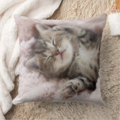 タオルで眠る子猫 クッション (ブランケット)