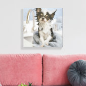 タオルに包まれた入ったチワワの子犬 キャンバスプリント (インサイチュ (リビング))