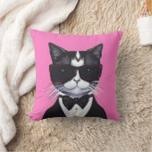 タキシードとボウタイキッズの黒猫と白猫 クッション (ブランケット)