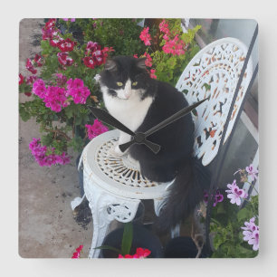 タキシードキャットワインレッドとダークピンクの猫と花 スクエア壁時計