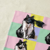 タキシード猫かわいい猫たち白黒パステルレインボー ビーチタオル (インサイチュ)