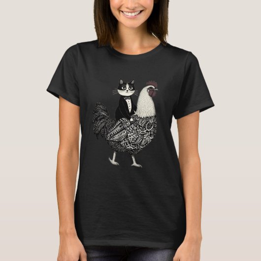 タキシード猫がニワトリに乗って遊ぶ Tシャツ (正面)
