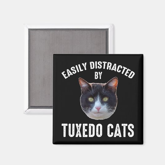 タキシード猫に気を取られる マグネット (正面/裏面)
