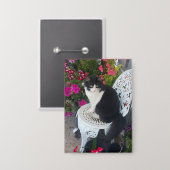 タキシード猫のかわいい花柄 黒猫 缶バッジ (正面/裏面)