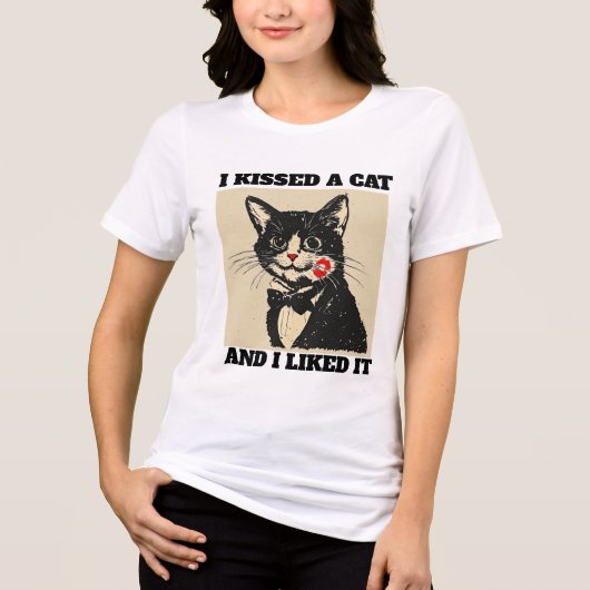タキシード猫のキス 楽しいTシャツ トライブレンドTシャツ (正面)