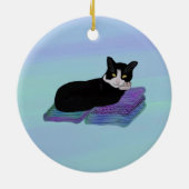 タキシード猫の昼寝のオーナメント セラミックオーナメント (裏面)