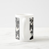 タキシード猫の狂気 ボーンチャイナマグカップ (裏面)
