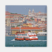 タグス川の古いフェリーとリスボンのスカイライン マグネット (正面)