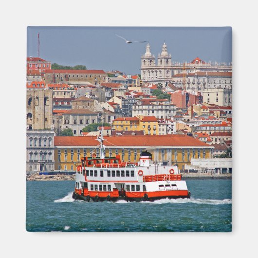 タグス川の古いフェリーとリスボンのスカイライン マグネット (正面)