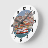 タグス川の古いフェリーとリスボンのスカイライン ラウンド壁時計 (傾斜)