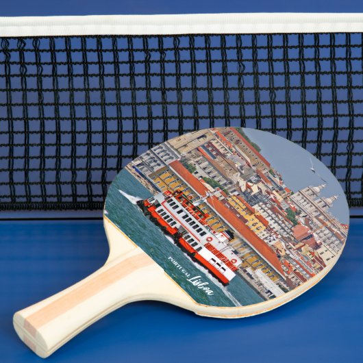 タグス川の古いフェリーとリスボンのスカイライン 卓球ラケット (インサイチュ)