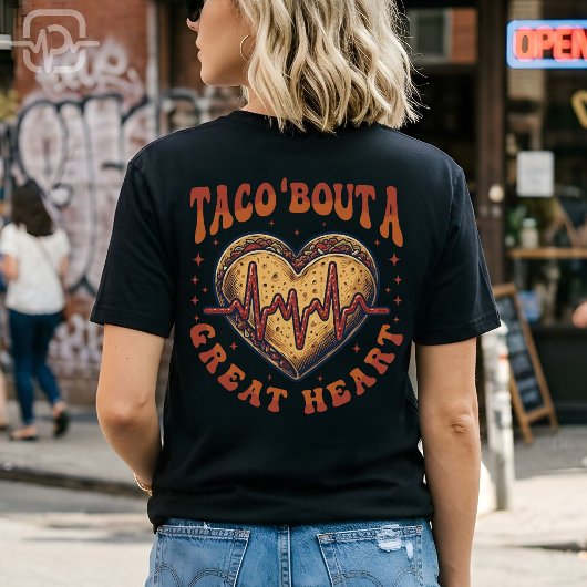 タコについて大きなハートを持つシンゴデマヨ看護師 Tシャツ