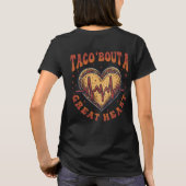 タコについて大きなハートを持つシンゴデマヨ看護師 Tシャツ (裏面)