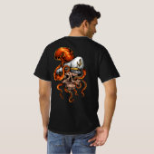 タコの攻撃キャプテンのドクロ 海のデザイン Tシャツ (裏面フル)