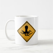 タコの警告標識 コーヒーマグカップ (左)