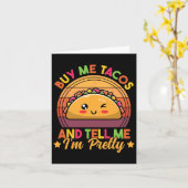 タコを買ってきて、かわいいって言って Funny Taco カード (黄色い花)