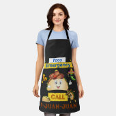 タコエマージェンシーコール9 Juan Juan Cinco De Mayo エプロン (着用した状態)