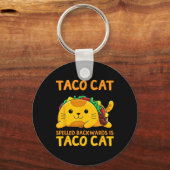 タコカットスペリング後向きシャツTaco Cat Cinco De キーホルダー (正面)