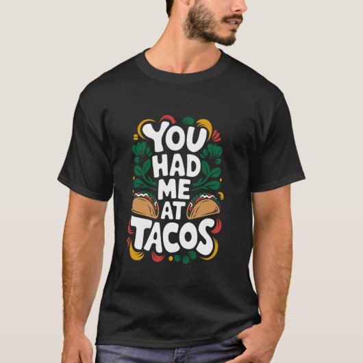 タコスで恋に落ちた、CincodeMayoメキシコ料理ロ Tシャツ (正面)